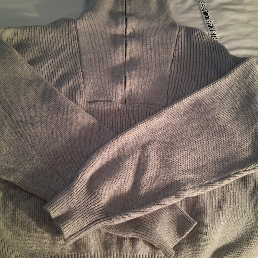 Forever 21 Light Gray Knit Top
